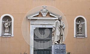 Nicola Pisano statue in Pisa, Italy photo