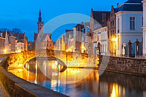 Night Canal Spiegel in Bruges, Belgium