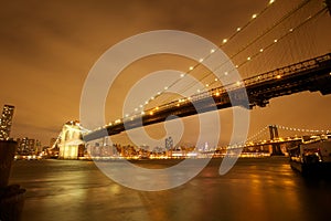 Night image of the Brooklyn Bridge