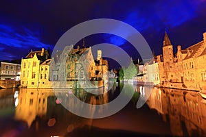 Night image with Rozenhoedkaai in Brugge.