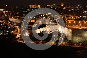Night in Jerusalem old city, Temple Mount with Al-Aqsa Mosque, v