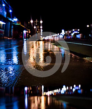 Night rain reflection shoot