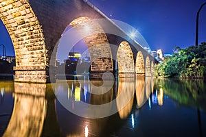 Night scene of stone bridge