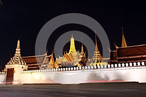 Night scene at wat phra kaew