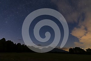 Nočná obloha s Kriváňom, Vysoké Tatry, Slovensko