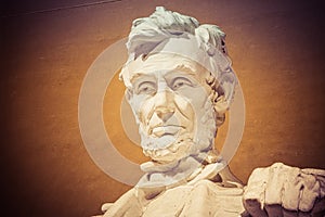 Night time image of the statue of Abraham Lincoln