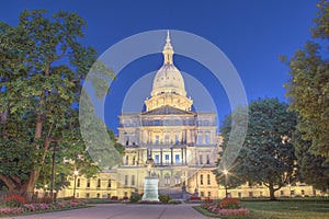 Night time picture of the Capital Building in Lansing Michigan