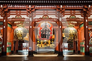 Noche templo, tokio Japón 