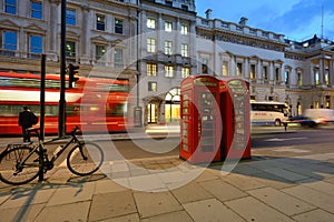 Night traffic on the streets of London