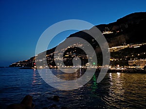 Amalfi cityview at night in Italie