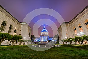 Night view of the historical San Francisco City Hall