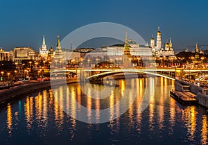 Night view of the Kremlin and Big Stone bridge.