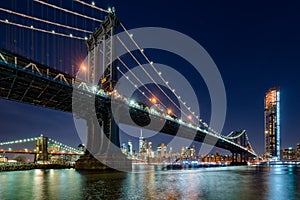 Night view of the Manhattan Bridge from Brooklyn Main Street Park. New York City, NY, USA