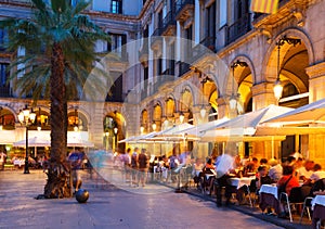 Night view of Placa Reial