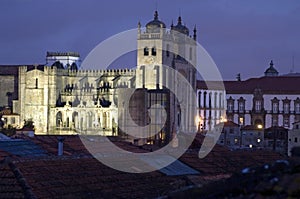 Night view of the Portuguese Se de Porto Cathedral