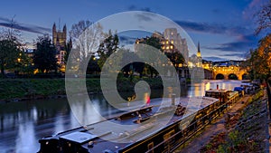 Night view of Pulteney Bridge and the Parade Gardens, Bath, UK