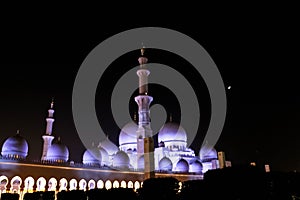 Night view of Sheikh Zayed Grand Mosque, Abu Dhabi, United Arab Emirates