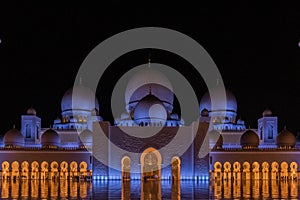 Night view of Sheikh Zayed Grand Mosque, Abu Dhabi, United Arab Emirates