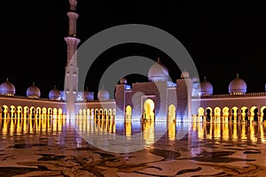 Night view of Sheikh Zayed Grand Mosque, Abu Dhabi, United Arab Emirates