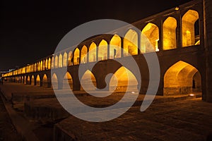 Night view of Si-o-se bridge