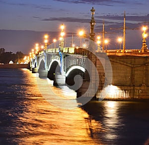 Night view of the Troitsky bridge