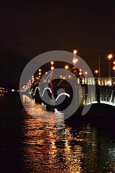 Night view of the Troitsky Bridge