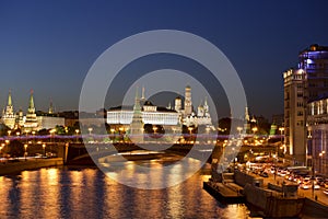 Night views of Moscow, the river, the bridge and the Kremlin