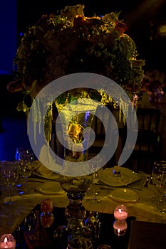 Night wedding decoration with natural flowers centerpiece