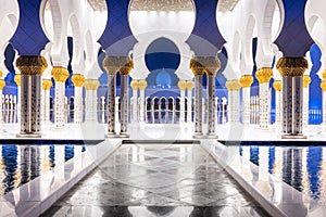 Nightshot of the Sheik Zhayed mosque colonnade