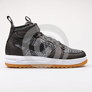 Nike Lunar Force 1 Flyknit Workboot black and white sneaker