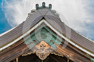 Niomon, Mitsubana Gegyo, Hassou, roof detail at Zenko-ji. Nagano City, Japan