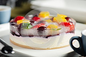 No-bake cheesecake with summer fruits