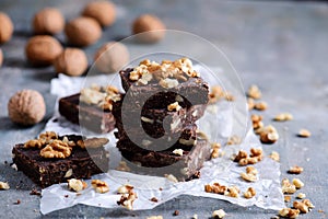 No-bake vegan brownies with chocolate ganache..style rustic