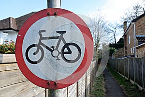 No cycling sign at entrance of pathway