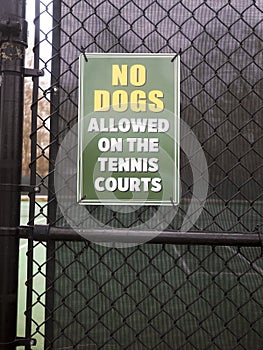 NO DOGS sign tennis court