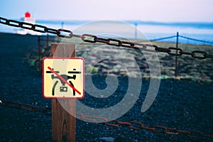 No drone flight sign on the fence