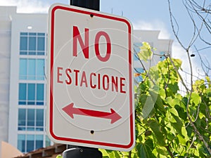 No estacione sign mean No parking in spanish language