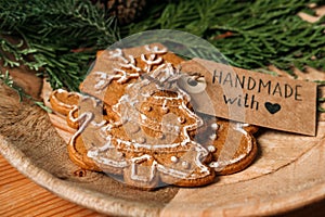 No Gift Christmas Ideas for Family, Friends For An Anti-Consumerist Christmas. Xmas homemade gingerbread cookies with