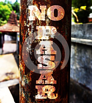 233 No Pasar in Spanish which translates no trespassing sign photo