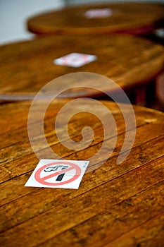 No smoking sign on tables
