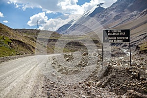 No stopping. Avalanche area sign