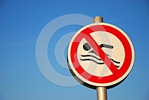 No swimming !