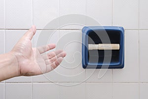 No tissue paper roll