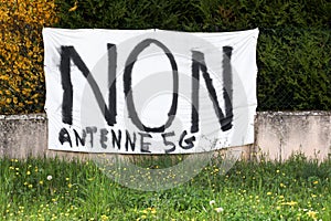 No to 5g protest message in France