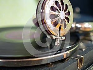 Node playback sound of an old gramophone