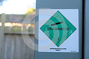 Non-Flammable Gas decal