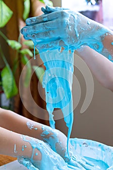 Non newtonian fluid, kids chemistry experiment