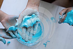 Non newtonian fluid, kids chemistry experiment