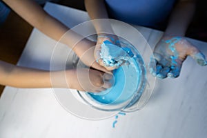 Non newtonian fluid, kids chemistry experiment