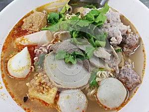 Noodle with mix meat in spicy soup